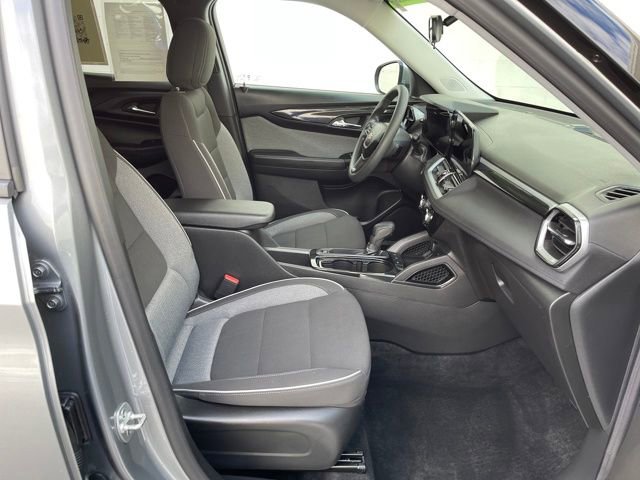 Used 2025 Chevrolet TrailBlazer LT w/ Driver Confidence Package image 27