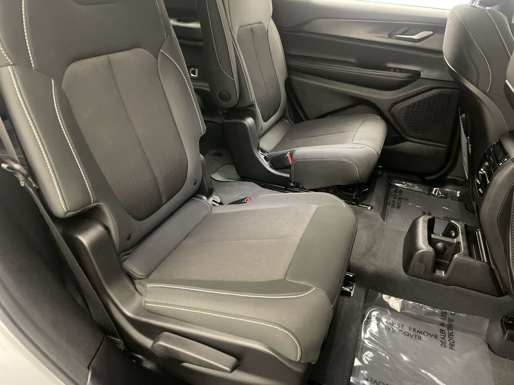 Used 2023 Jeep Grand Cherokee L Laredo w/ Luxury Tech Group I AWD/4WD image 19