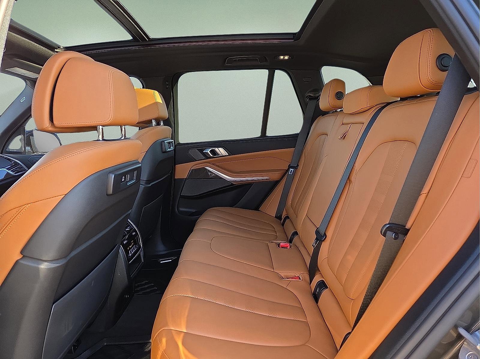 Used 2021 BMW X5 xDrive40i w/ Premium Package image 10