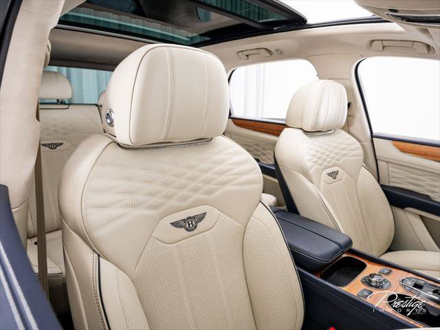 Used 2024 Bentley Bentayga AWD/4WD image 39