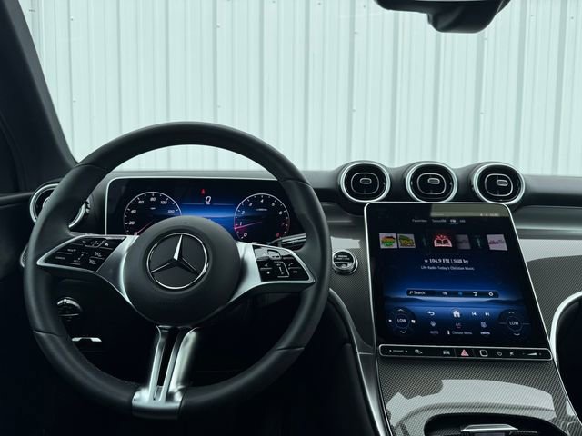 Used 2025 Mercedes-Benz GLC 300 image 3