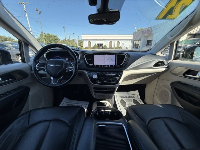 Certified 2021 Chrysler Pacifica Touring-L image 21