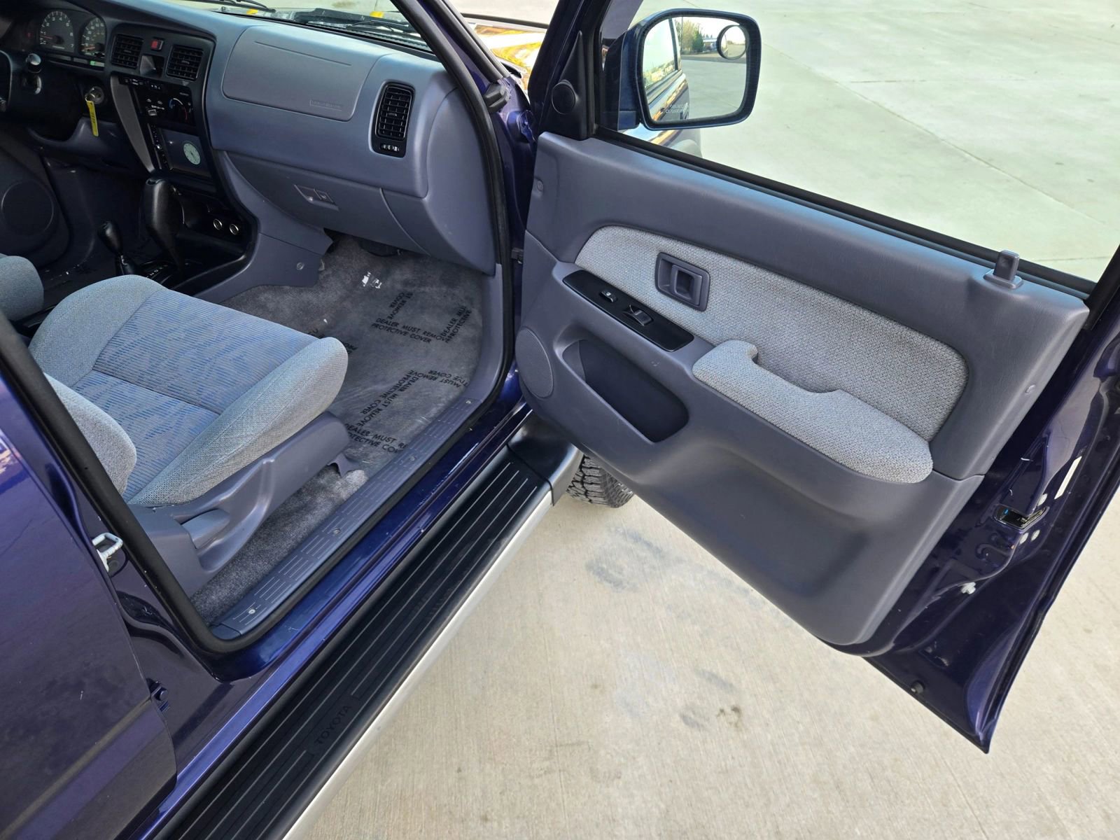 Used 2000 Toyota 4Runner SR5 image 17