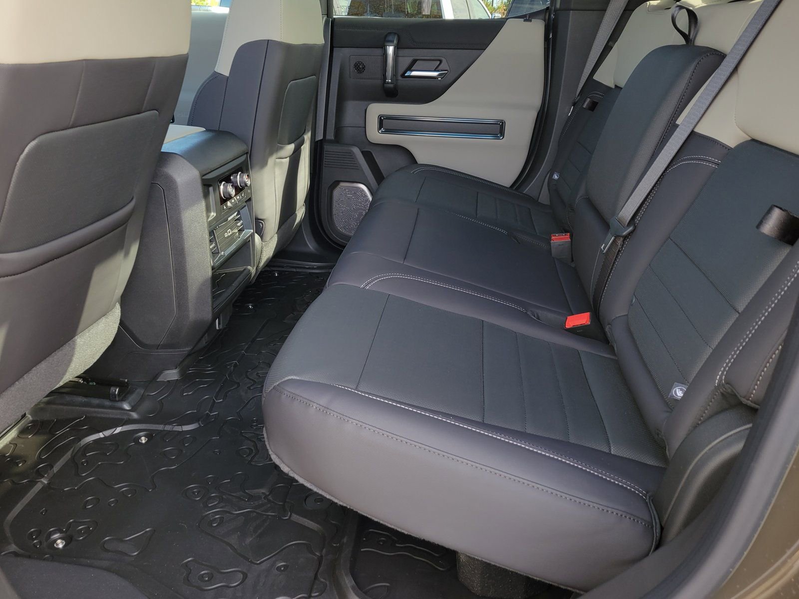 New 2026 GMC Hummer EV 4x4 Crew Cab w/ LPO, Dark Essentials Package image 7