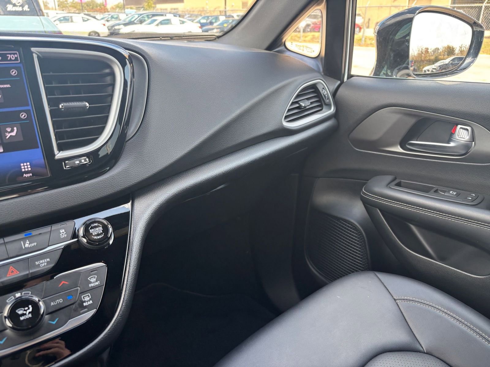 Used 2025 Chrysler Pacifica Select image 38