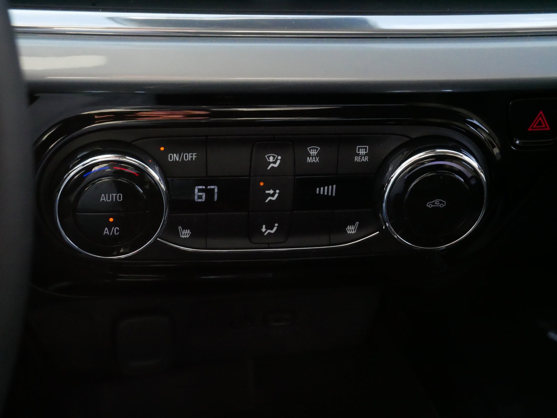 Used 2025 Chevrolet Trax LT w/ LT Convenience Package image 23