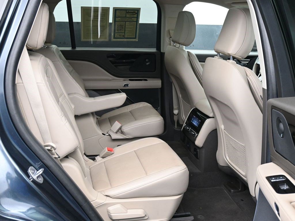 Used 2023 Lincoln Aviator Reserve w/ Equipment Group 201A AWD/4WD image 11
