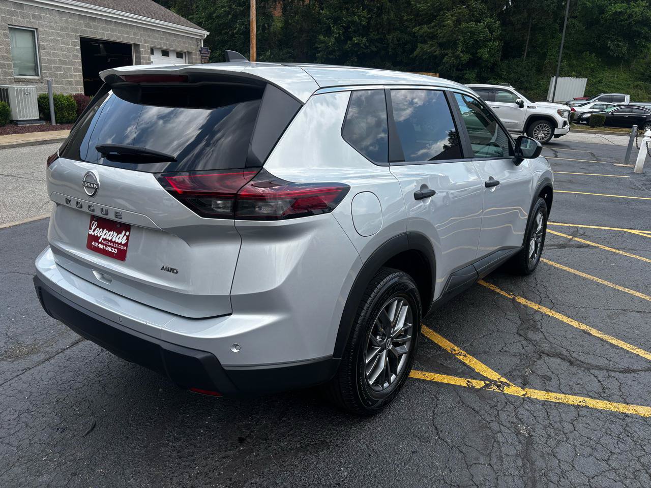 Used 2024 Nissan Rogue S AWD/4WD image 7