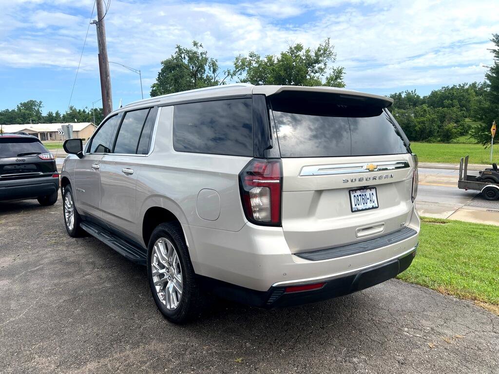 Used 2021 Chevrolet Suburban LT image 4