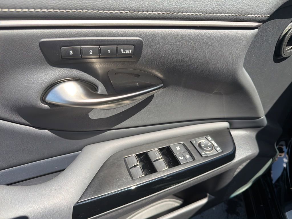 Used 2025 Lexus ES 300h F Sport w/ Accessory Package (Z1) FWD image 26