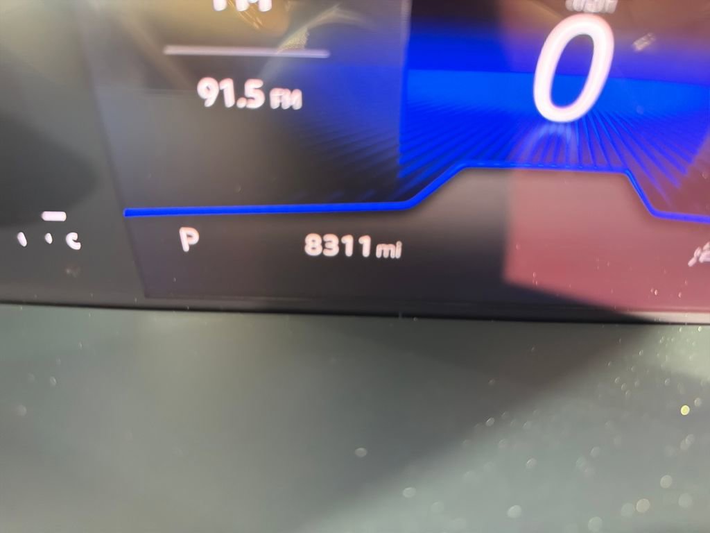 Certified 2025 Volkswagen Taos SE image 19