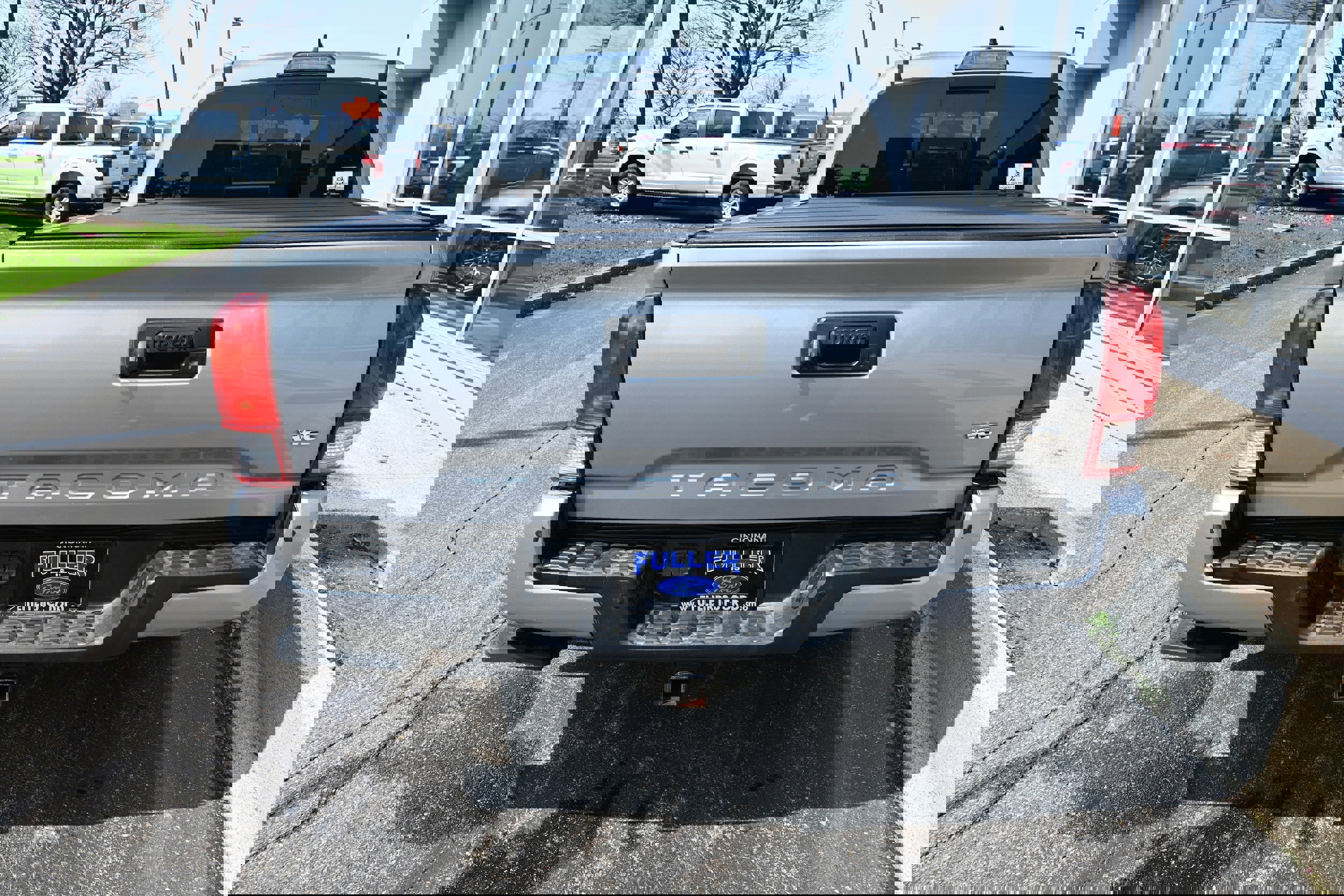 Used 2017 Toyota Tacoma TRD Off-Road image 4