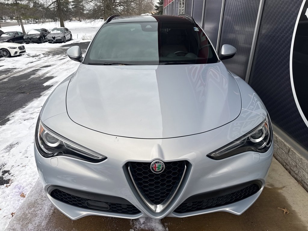 Used 2023 Alfa Romeo Stelvio Ti image 9