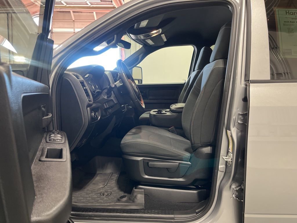 Used 2024 RAM 2500 Tradesman w/ Chrome Appearance Group image 27