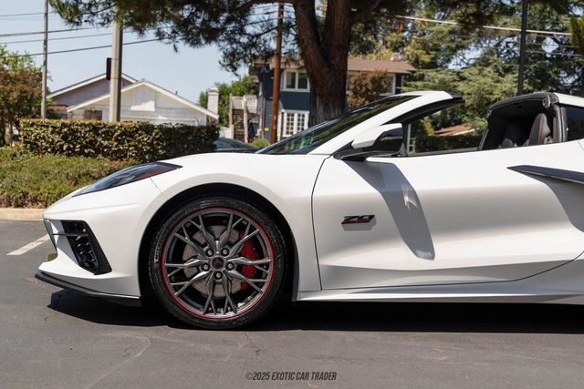 Used 2023 Chevrolet Corvette Stingray Premium Cpe w/ Z51 Performance Package image 4