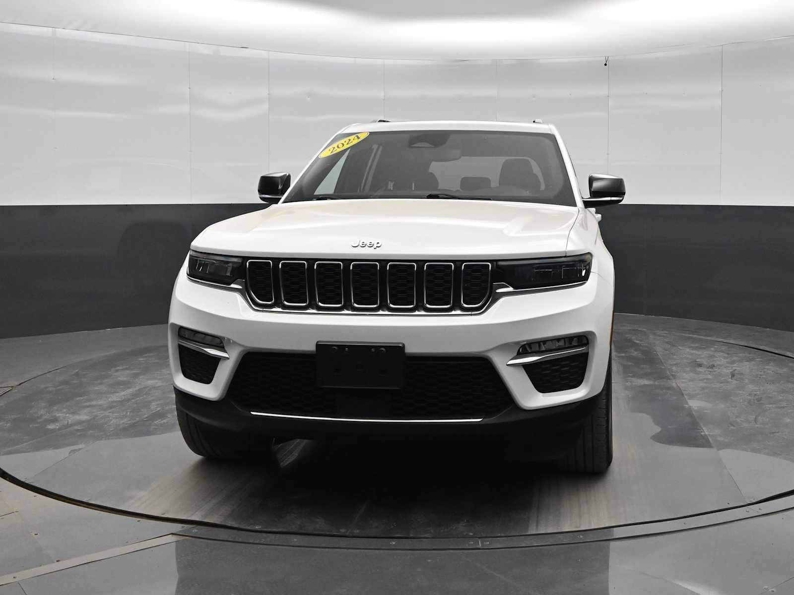 Used 2024 Jeep Grand Cherokee Limited 4xe AWD/4WD image 3