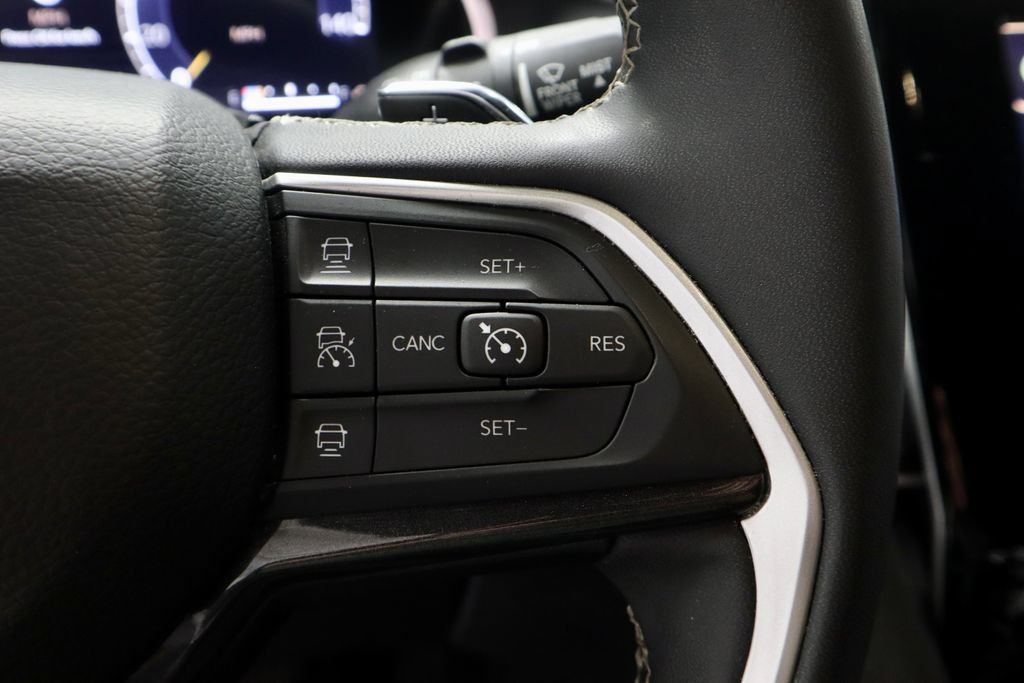 Used 2023 Jeep Grand Cherokee Altitude AWD/4WD image 29
