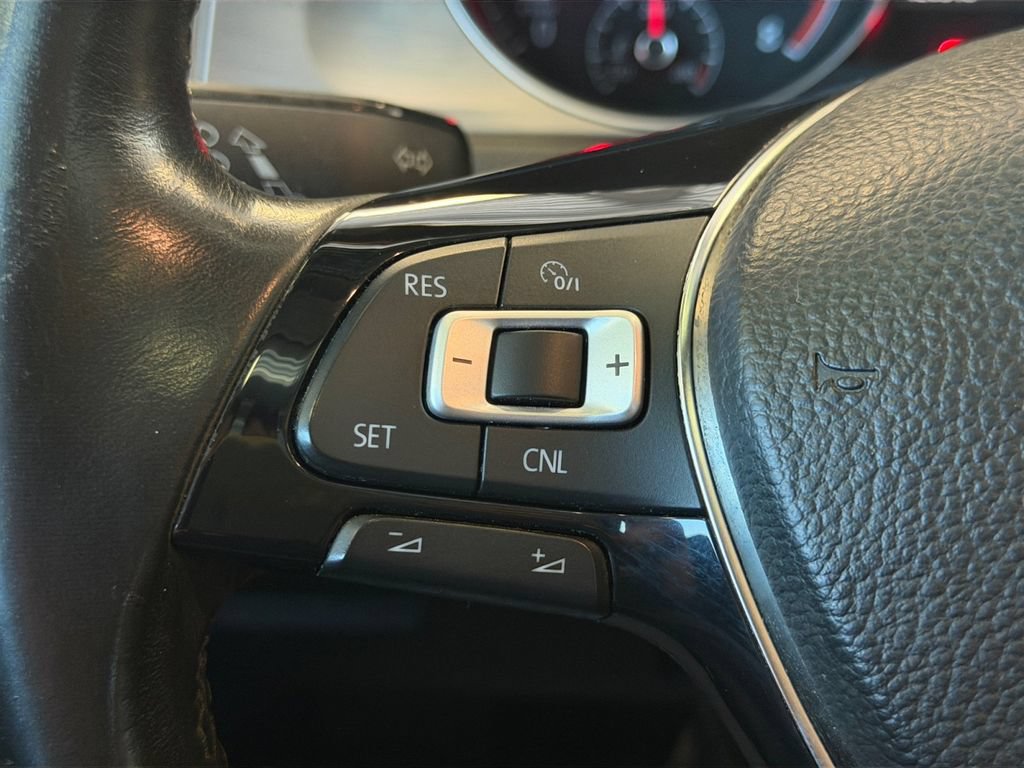 Used 2017 Volkswagen Golf Wolfsburg Edition FWD image 31