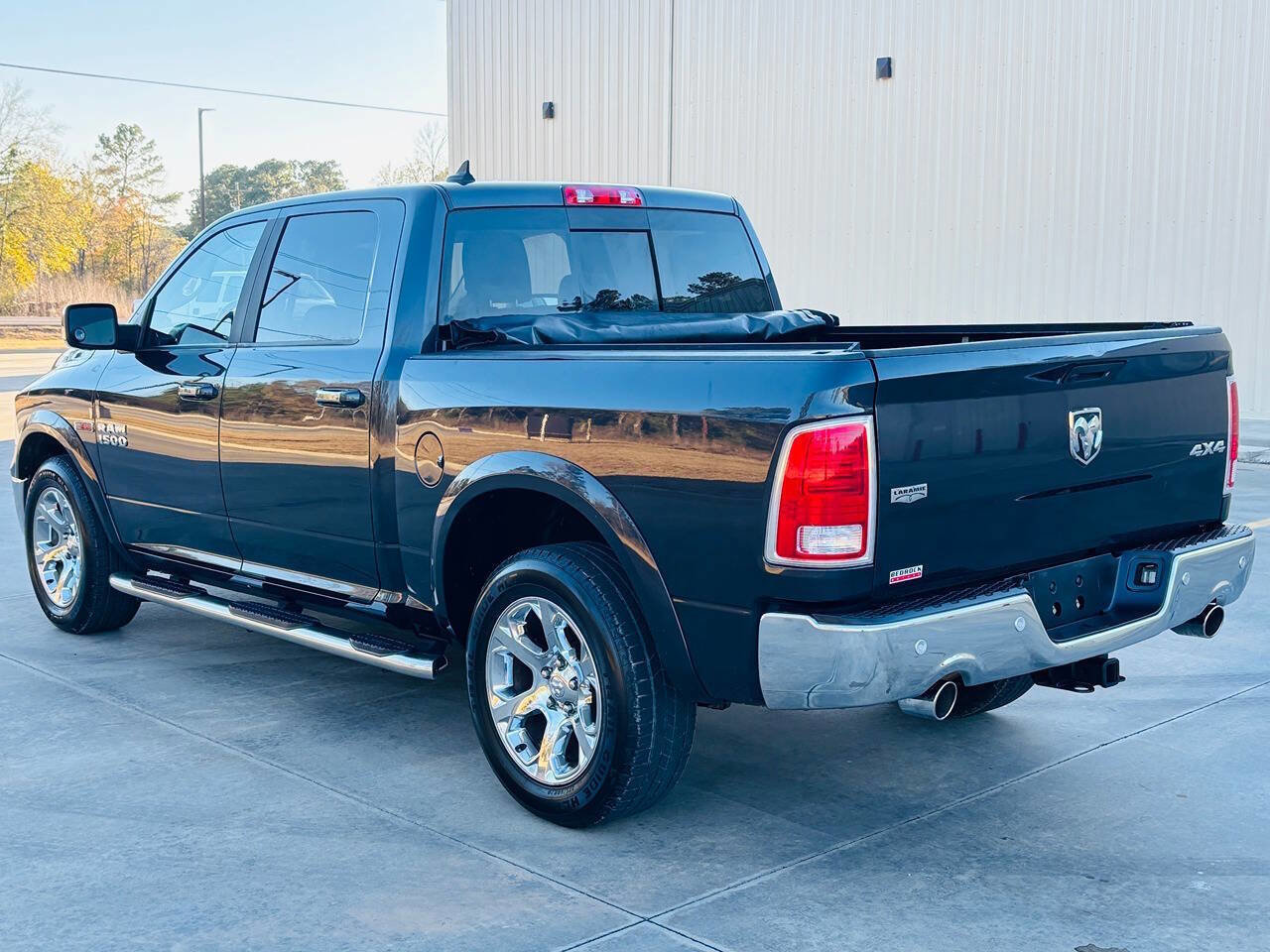 Used 2017 RAM 1500 Laramie w/ Convenience Group AWD/4WD image 8