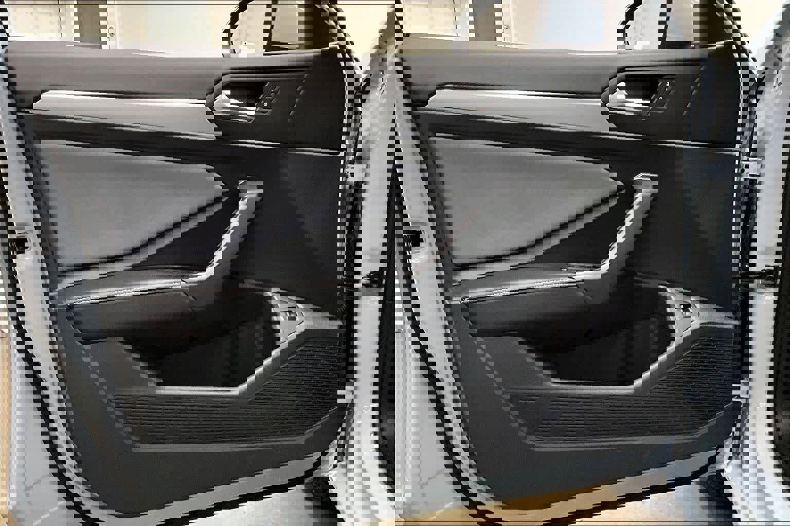 Used 2025 Volkswagen Jetta SE w/ Black Wheel Package image 25