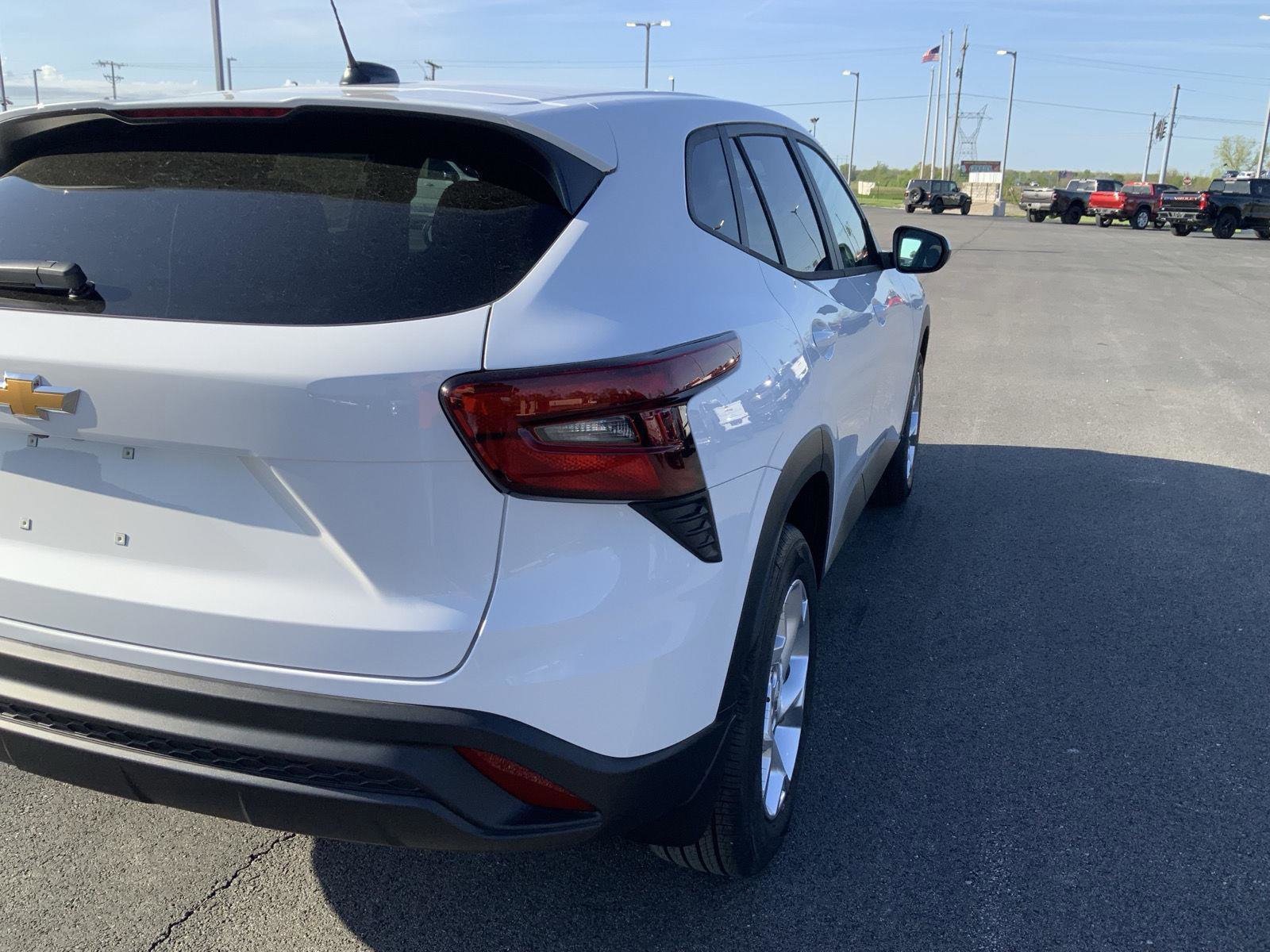 New 2026 Chevrolet Trax LS w/ LS Convenience Package FWD image 17