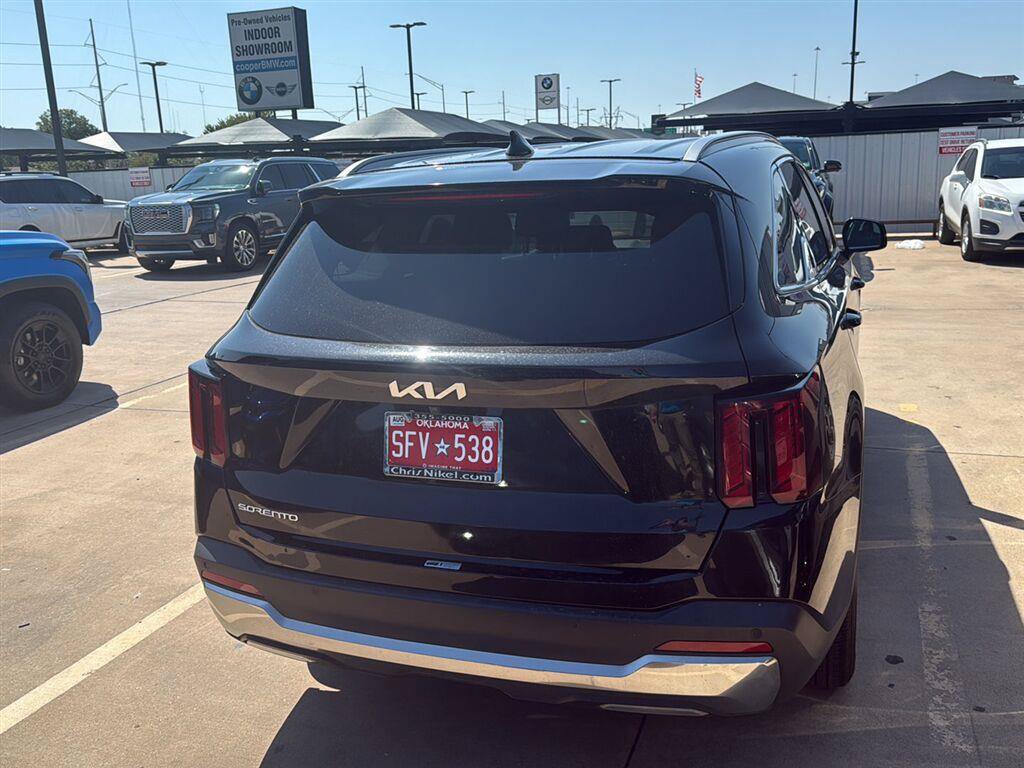Used 2024 Kia Sorento S FWD image 5
