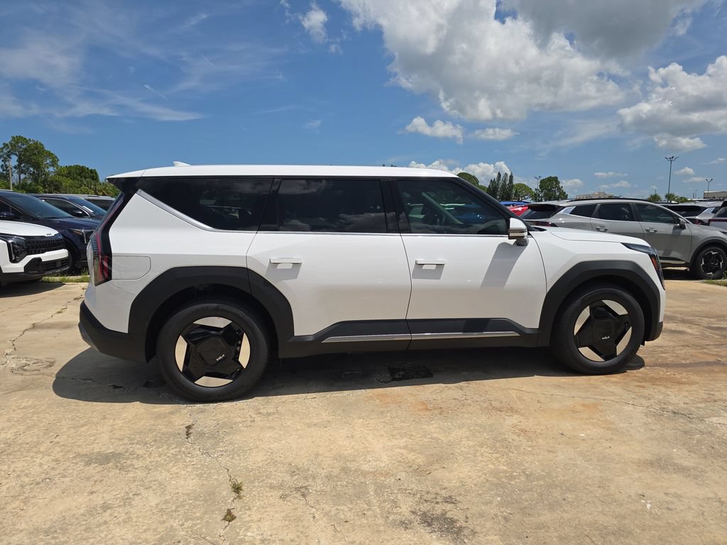 New 2026 Kia EV9 Light RWD image 9