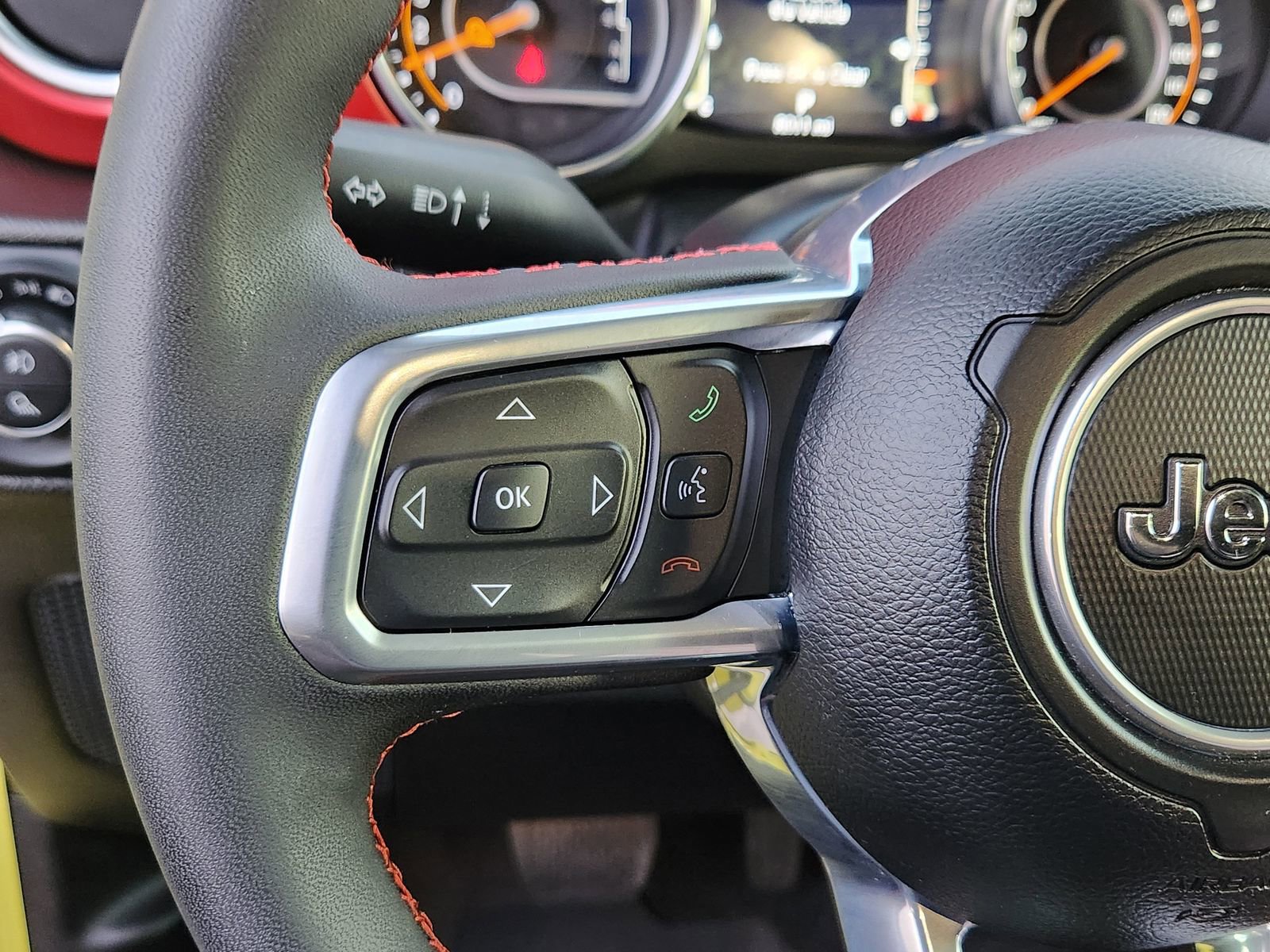 Used 2023 Jeep Gladiator Rubicon w/ Cold Weather Group image 32