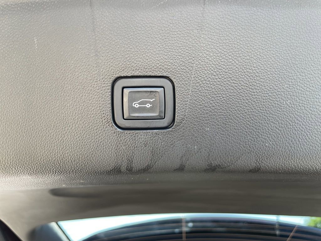 Used 2023 Chevrolet Traverse Premier AWD/4WD image 50