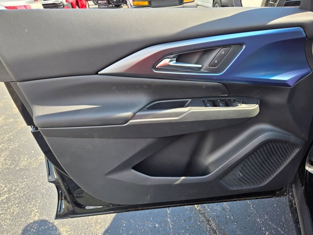 New 2026 Chevrolet Equinox EV LT image 18