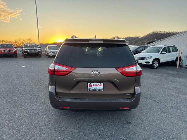 Used 2018 Toyota Sienna XLE w/ XLE Navigation Package image 7