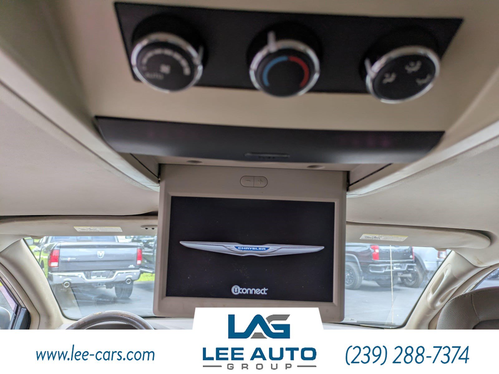 Used 2014 Chrysler Town & Country Touring w/ Driver Convenience Group FWD image 13