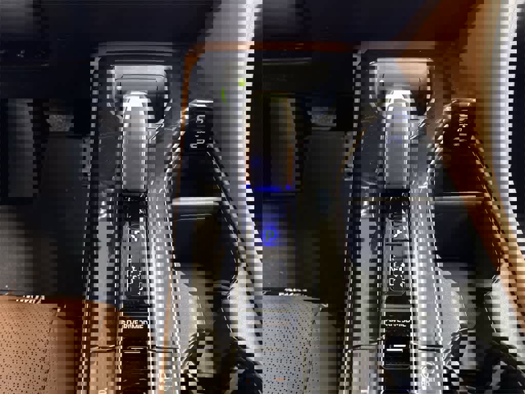 Used 2025 Toyota Crown Signia image 27