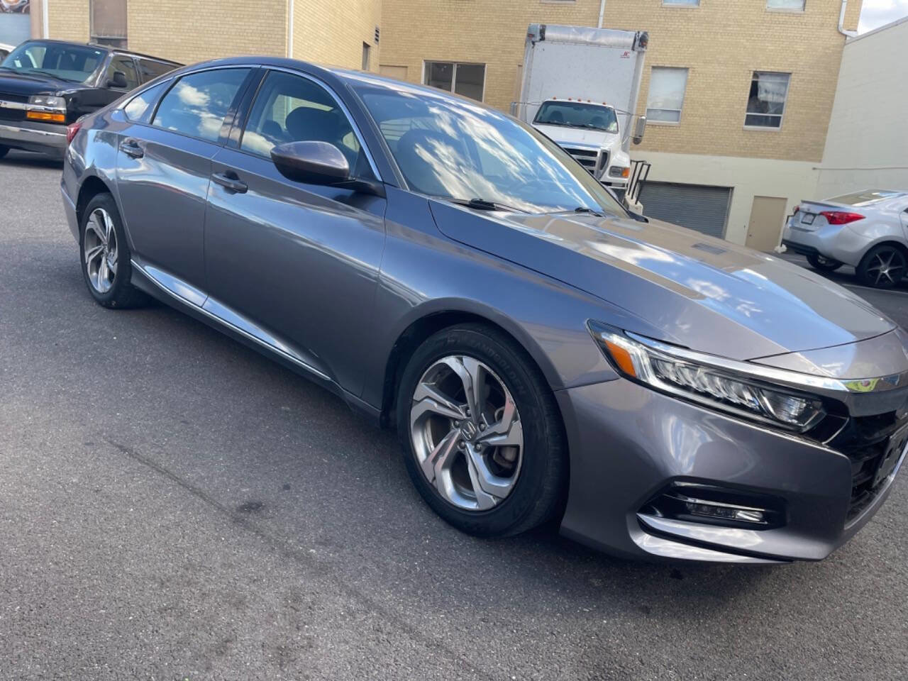Used 2018 Honda Accord EX image 4