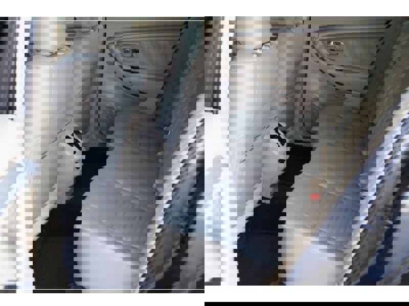 Used 2018 Ford Taurus SE image 15