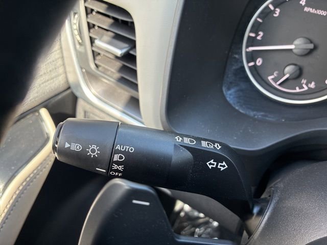 Used 2023 Nissan Rogue SV AWD/4WD image 16