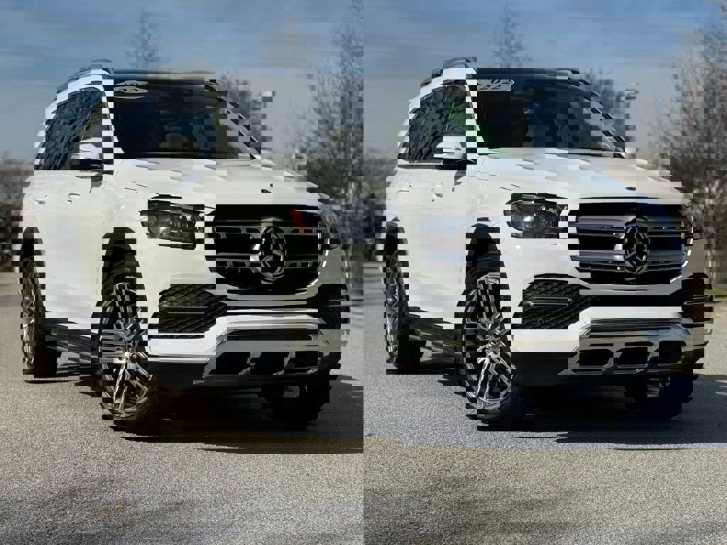 Used 2022 Mercedes-Benz GLS 450 4MATIC image 2