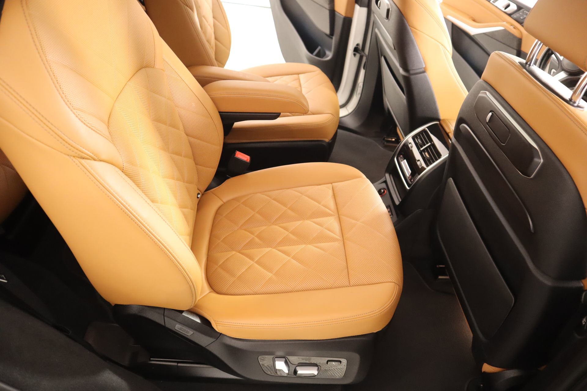 Used 2024 BMW X7 xDrive40i w/ Executive Package image 16