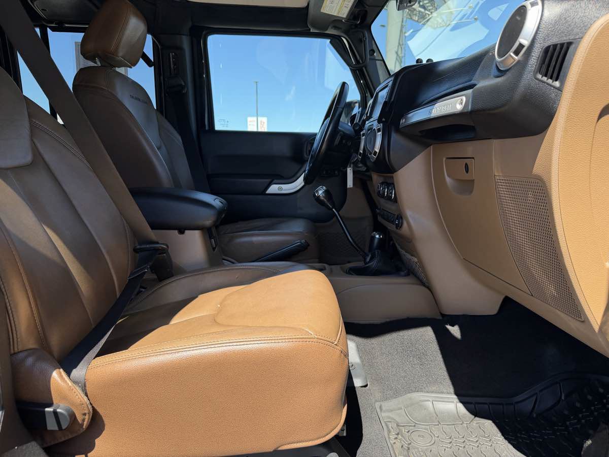 Used 2017 Jeep Wrangler Unlimited Rubicon w/ Cold Weather Group AWD/4WD image 13