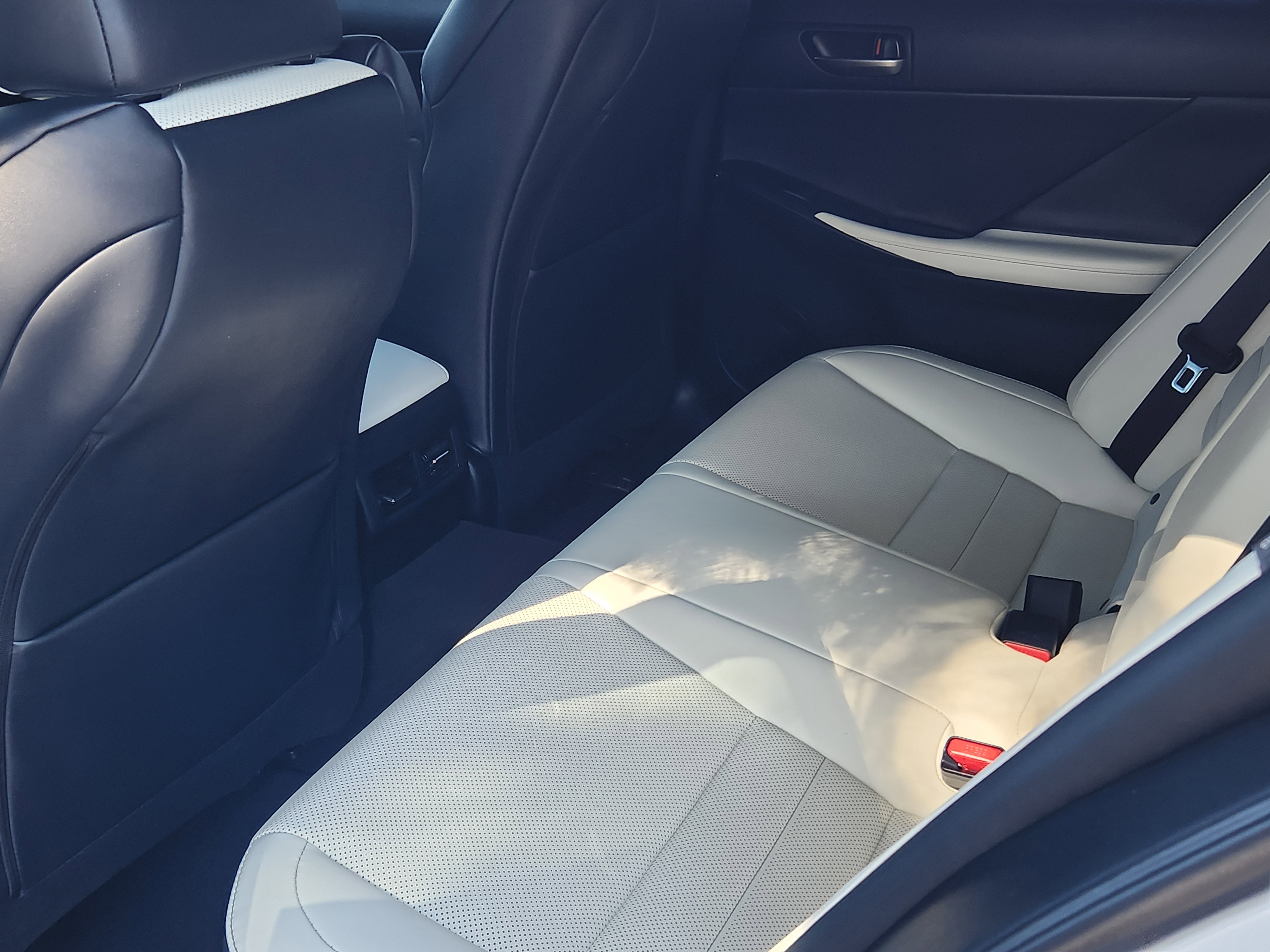 Used 2024 Lexus IS 350 F Sport w/ Navigation Package image 22