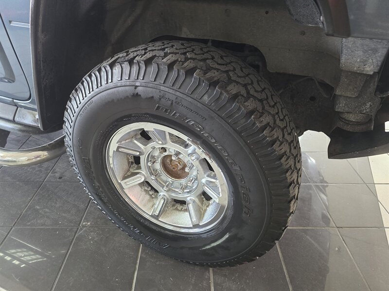 Used 2005 HUMMER H2 w/ Preferred Equipment Group AWD/4WD image 36