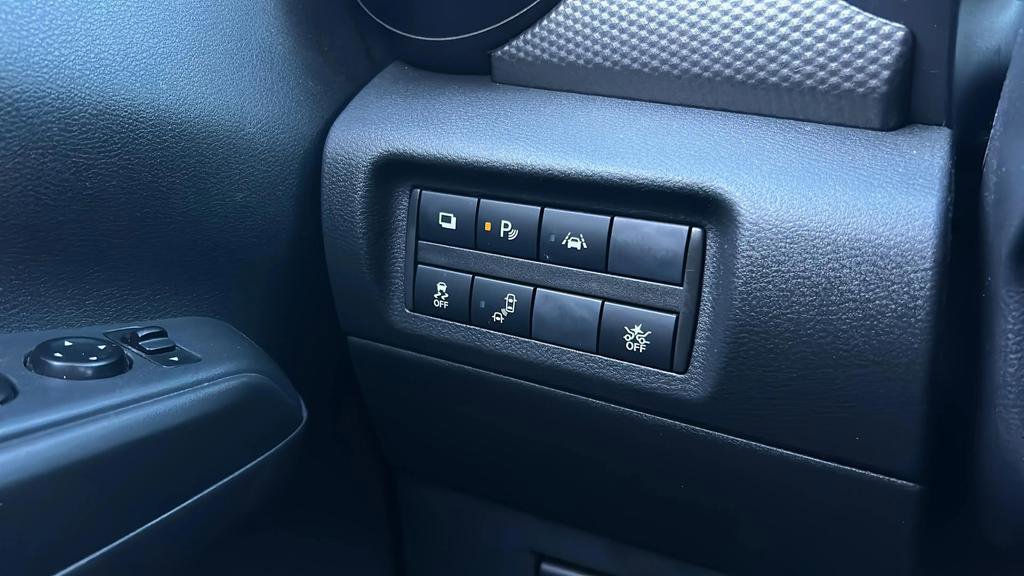 Used 2020 Nissan Kicks S FWD image 33