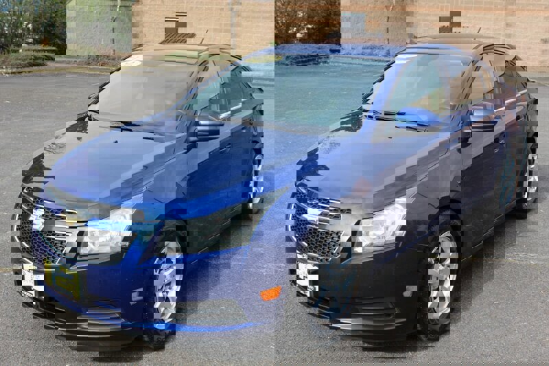 Used 2012 Chevrolet Cruze LT image 2