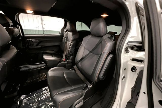 Used 2022 Toyota Sienna XSE image 22