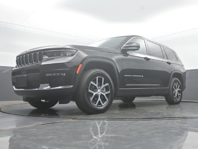 Used 2025 Jeep Grand Cherokee L Limited w/ Trailer Tow Package AWD/4WD image 46