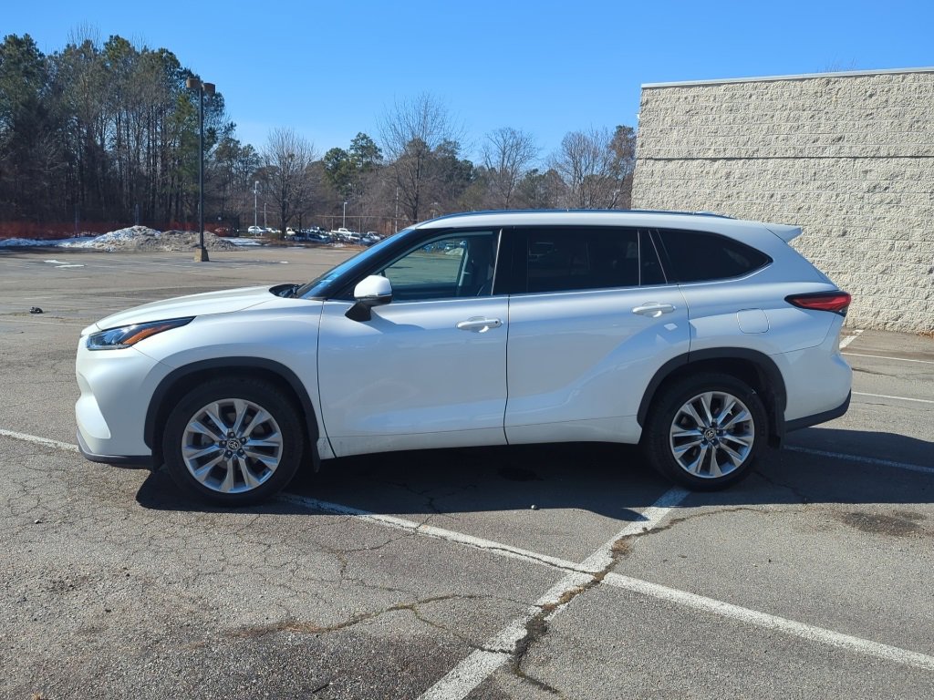Used 2021 Toyota Highlander Limited image 1
