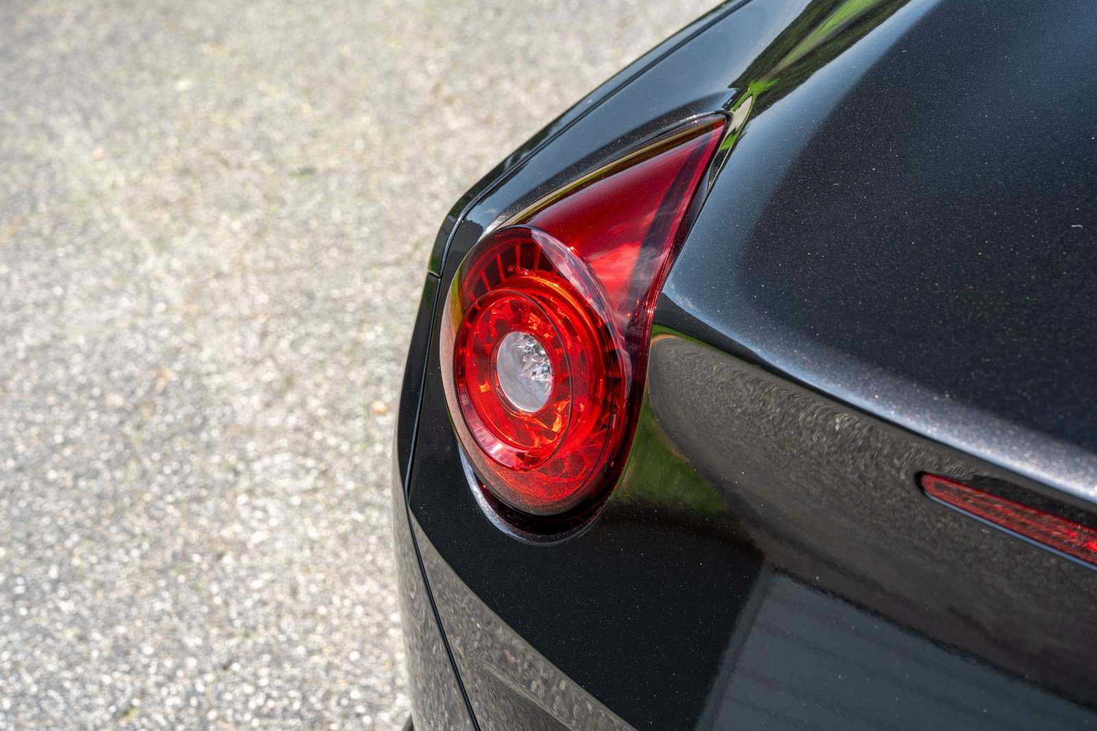 Used 2018 Ferrari California T RWD image 18