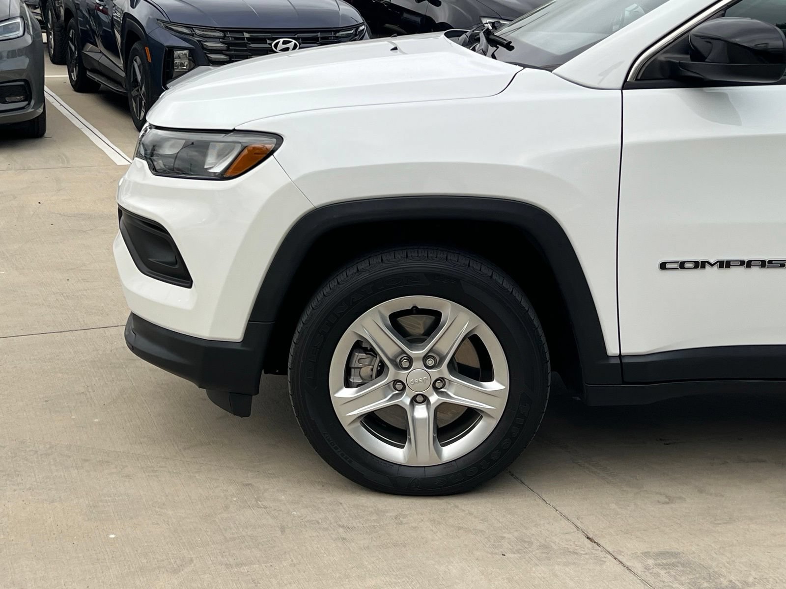 Used 2023 Jeep Compass Latitude w/ Convenience Group AWD/4WD image 8