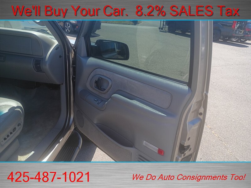 Used 1999 GMC Suburban 2500 AWD/4WD image 20