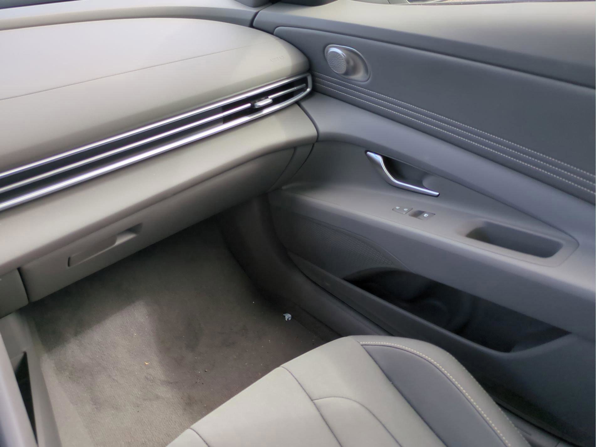 New 2025 Hyundai Elantra SEL image 16